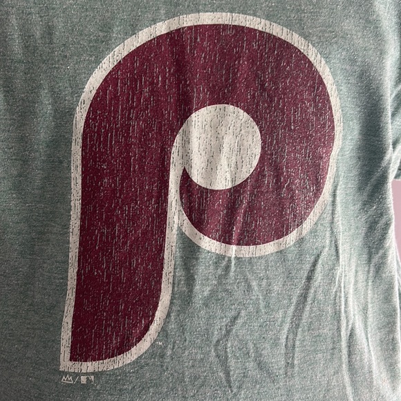 Size small Majestic Philadelphia Phillies Shirt - Picture 2 of 4